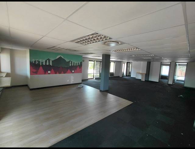 330M² OFFICE TO LET IN MAGALIESSIG